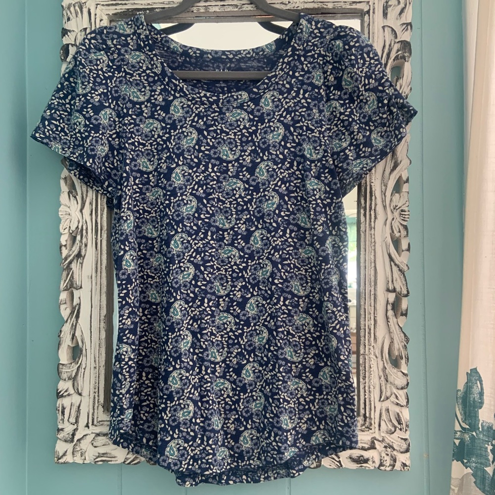 Free when bundled-Cute Gap tee